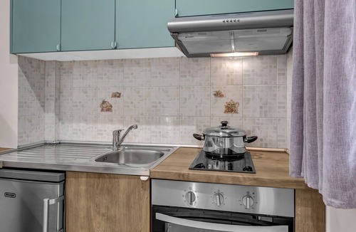 Agios Ioannis Apartment | Studio Apartment 'Elaia 3' with Mountain View, Wi-Fi and Air Conditioning