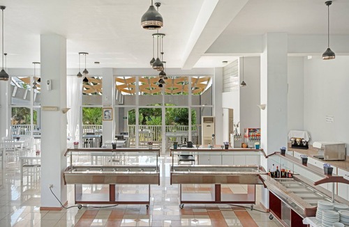Kardamena Apartment | Studio Apartment 'Evripides Triple Room 2' with Shared Pool, Shared Garden and Air Conditioning