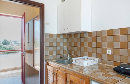 Tingaki Apartment | Studio Apartment 'Golden Sun 3' with Sea or Garden View, Shared Pool and Wi-Fi