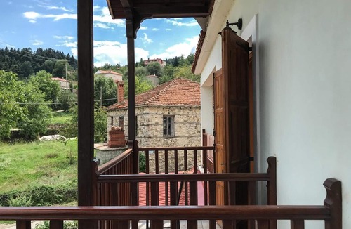 Lake Plastiras Apartment | Studio Apartment 'Hotel Antigoni Triple Room 14' with Lake View, Wi-Fi and Air Conditioning