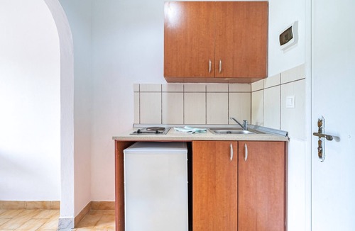 Marathias Apartment | Studio Apartment 'Maltas 13' with Shared Terrace, Wi-Fi and Air Conditioning