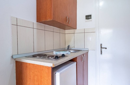 Marathias Apartment | Studio Apartment 'Maltas 13' with Shared Terrace, Wi-Fi and Air Conditioning