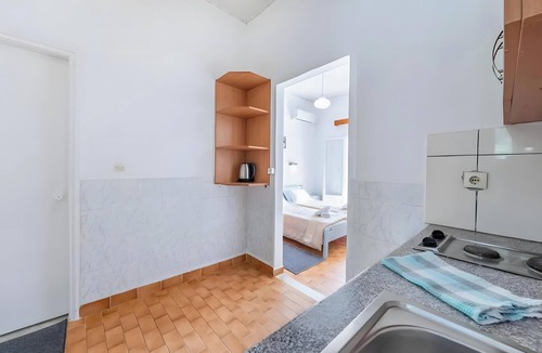 Notos Apartment | Studio Apartment 'Maltas 6' with Shared Terrace, Wi-Fi and Air Conditioning