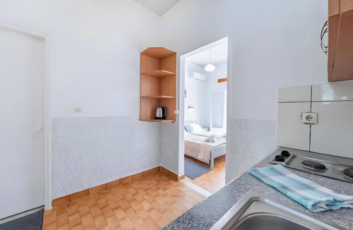 Notos Apartment | Studio Apartment 'Maltas 6' with Shared Terrace, Wi-Fi and Air Conditioning