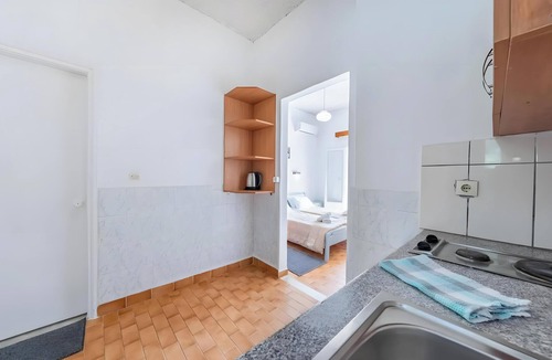 Notos Apartment | Studio Apartment 'Maltas 6' with Shared Terrace, Wi-Fi and Air Conditioning