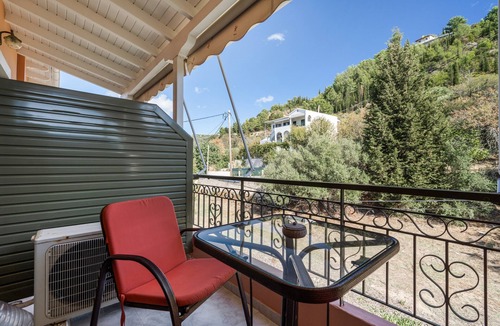 Kalamitsi Apartment | Studio Apartment 'Nontas Homes 36' with Mountain View, Wi-Fi and Air Conditioning