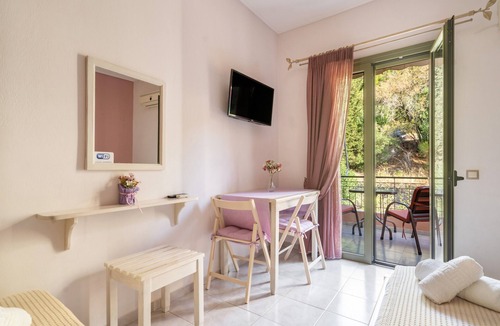 Kalamitsi Apartment | Studio Apartment 'Nontas Home 27' with Mountain View, Wi-Fi and Air Conditioning