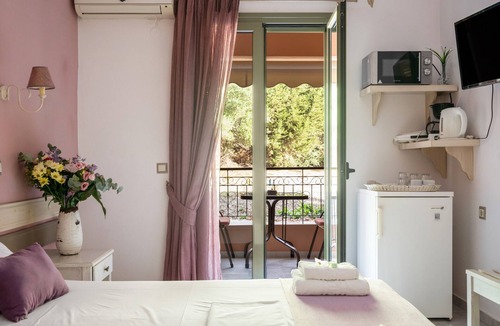 Kalamitsi House | Studio Apartment 'Nontas Home 24' with Mountain View, Wi-Fi and Air Conditioning