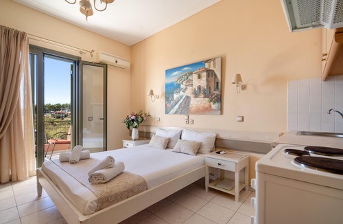 Kalamitsi Apartment | Studio Apartment 'Nontas Home 21' with Sea View, Wi-Fi and Air Conditioning