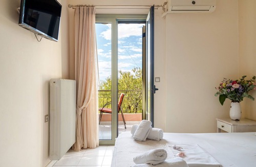Kalamitsi Apartment | Studio Apartment 'Nontas Home 23' with Sea View, Wi-Fi and Air Conditioning