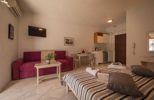 Aipeia Apartment | Studio Apartment 'Panorama' with Wi-Fi and Air Conditioning