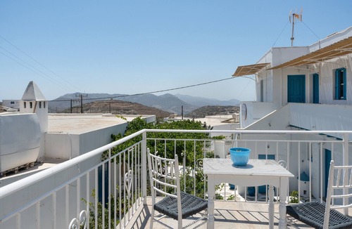 Amorgos Apartment | Studio Apartment 'Politimi's N3' with Mountain View, Wi-Fi and Air Conditioning