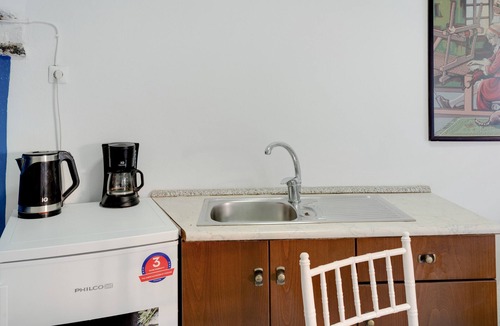 Amorgos Apartment | Studio Apartment 'Politimi N7' with Mountain View, Wi-Fi and Air Conditioning