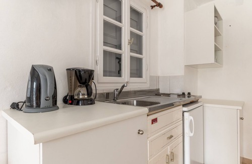Vathi Apartment | Studio Apartment 'Sifnos 3' with Sea View, Wi-Fi and Air Conditioning