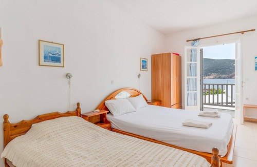 Vathi Apartment | Studio Apartment 'Sifnos 3' with Sea View, Wi-Fi and Air Conditioning