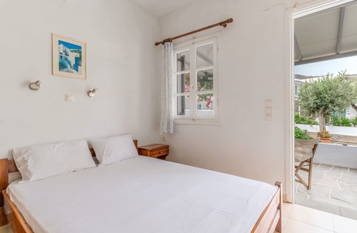 Vathi Apartment | Studio Apartment 'Sifnos 7' with Sea View, Wi-Fi and Air Conditioning