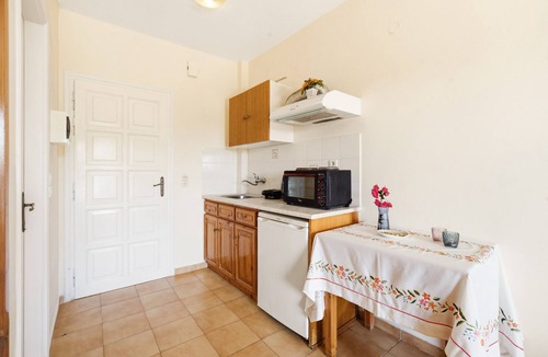 Limni Apartment | Studio 'Garden View 4' with Sea View, Wi-Fi and Air Conditioning