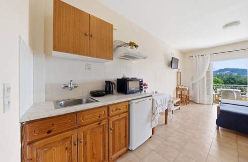 Limni Apartment | Studio 'Garden View 4' with Sea View, Wi-Fi and Air Conditioning
