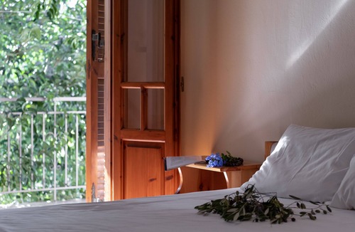 Lefkas Apartment | Studio "Krinos 2" with Mountain View, Garden & Wi-Fi