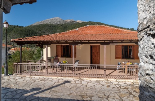 Lefkas Apartment | Studio "Krinos 2" with Mountain View, Garden & Wi-Fi