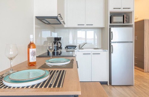 Mirties Apartment | Studio 'Next To The Wave 2' with Sea View and Private Terrace