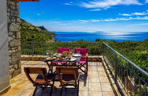 Paralia House | Stunning Home In Astros Arkadias With Wifi