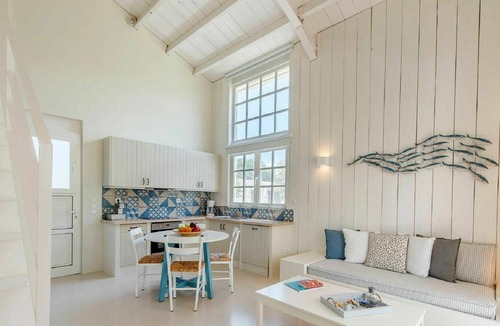 Marmaroto Villa | Stunning private villa for 4 people with WIFI, A/C, TV, patio and parking