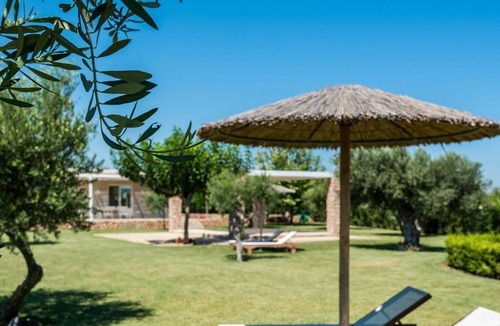 Marmaroto Villa | Stunning private villa for 4 people with WIFI, A/C, TV, patio and parking