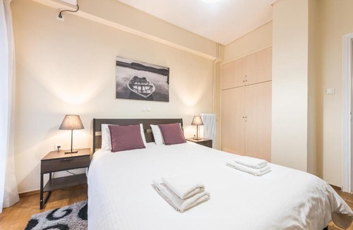 Mets Apartment | Stylish Athens Apt 10 Minute Walk to Acropolis Museum & Metro