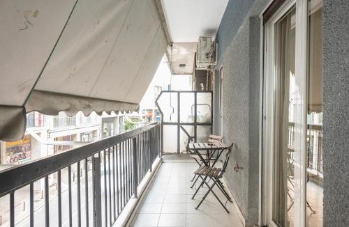 Mets Apartment | Stylish Athens Apt 10 Minute Walk to Acropolis Museum & Metro