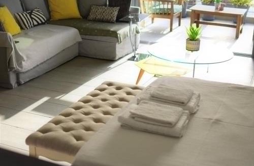 Gazi Apartment | Stylish Boutique Loft With Private Balcony