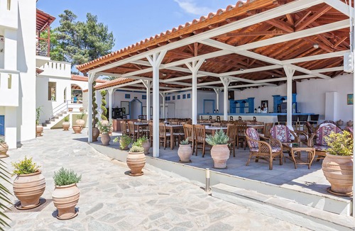 Stafylos Apartment | Suite with separate bedroom and sea view