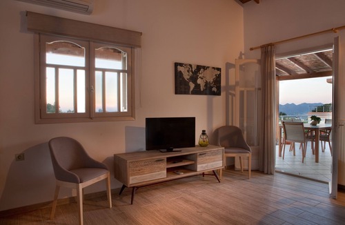 Kounoupidiana House | Summer Breeze House * with private pool * private parking *