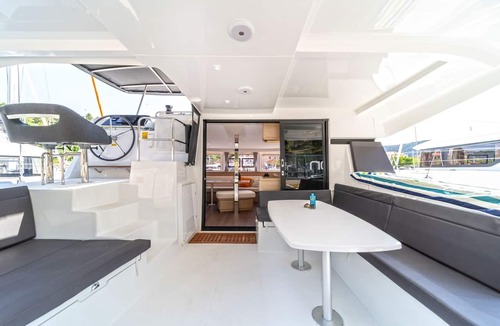 Skiathos Boat Rental | Sun-Kissed Sailing Adventure in Islas Esporadas