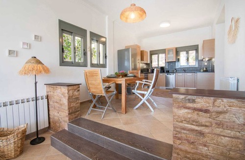 Kontos Villa | Sunkissed Villa, Cottage