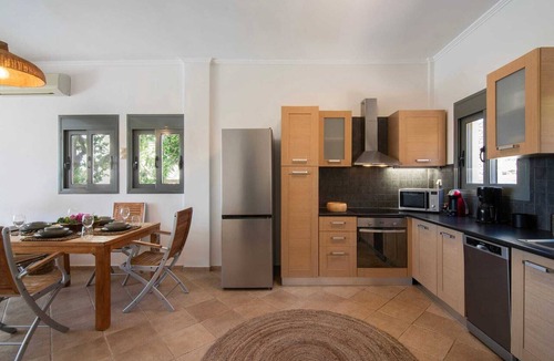 Kontos Villa | Sunkissed Villa, Cottage