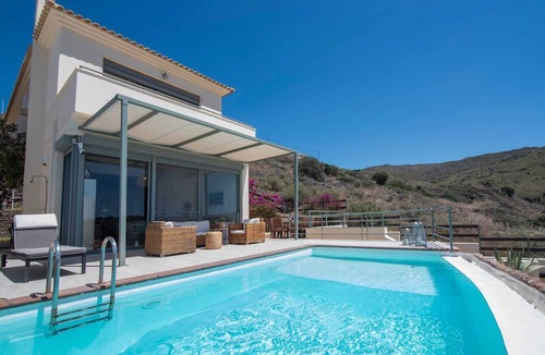 Kontos Villa | Sunkissed Villa, Cottage