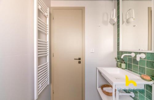Nea Smirni Apartment | Sunlit 2BDR Family APT, Near Sea & City Center!