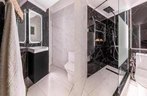 Nea Smirni Apartment | Sunlit 3BDR Family APT, Near Sea & City Center!