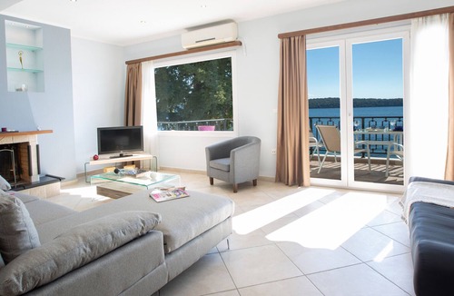 Perigiali Apartment | Sunny Beachfront apartment with its own pontoon,ideal for families w/t kids