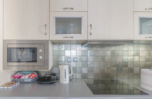 Kaisariani Apartment | Sunny high index Family 2 bedrms hole 2nd floor privacy apt 1800m to Acropolis
