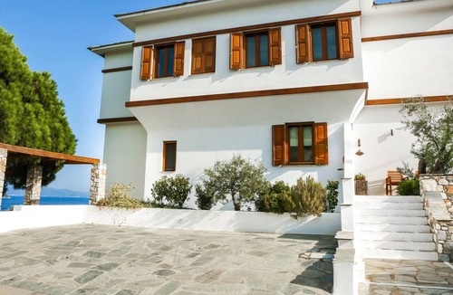 Koukounaries Villa | Superb Villa with stunning views