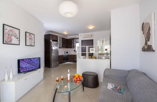 Nea Chora Apartment | Sweet Breeze: 1 minute walk to sandy beach