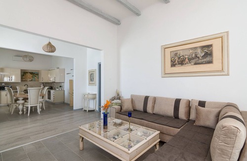 Adamas Villa | Swimming pool villa near the sea