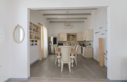 Adamas Villa | Swimming pool villa near the sea