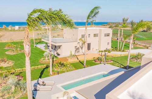 Tingaki Villa | Taf Boutique Villas, 3 bedroom villa, beachfront with private pool