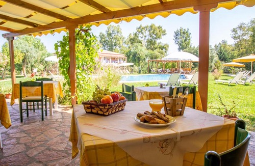 Messonghi Bed & Breakfast | Tellis Holiday Rooms