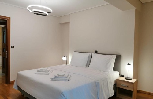Mets Apartment | Temple of Zeus 3BD Apartment