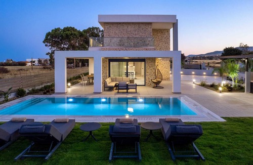 Gennadi Villa | Terra Magna - Alba Villa