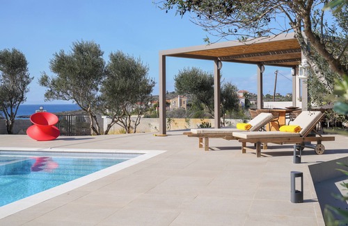 Tersanas House | Tersanas Mare Yellow - Home w. Pool & Large Outdoors